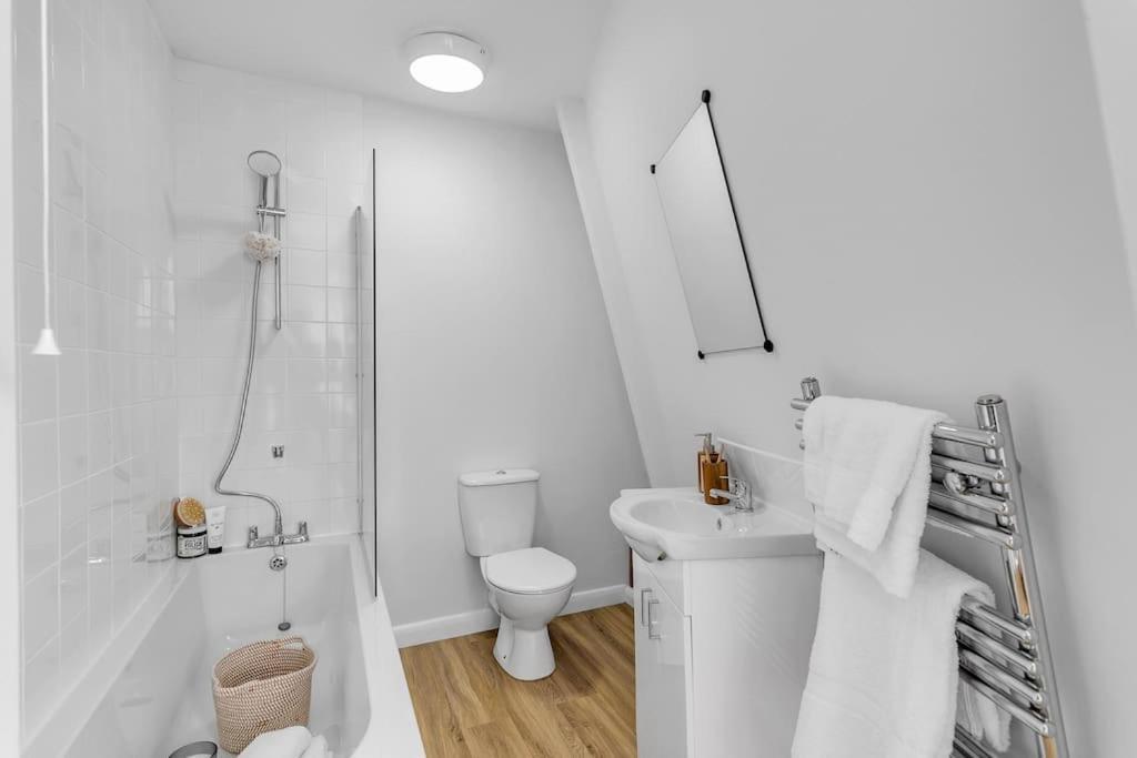 1-Bed Seaside Apartment With Parking كرومر المظهر الخارجي الصورة