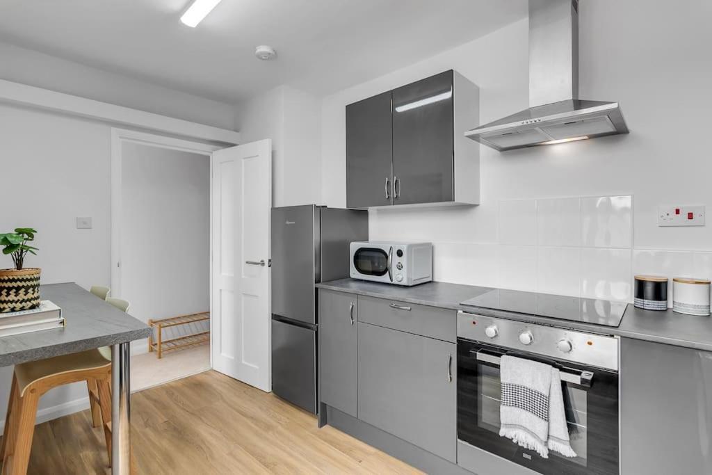 1-Bed Seaside Apartment With Parking كرومر المظهر الخارجي الصورة