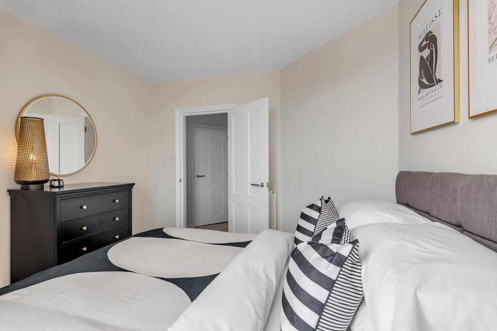 1-Bed Seaside Apartment With Parking كرومر المظهر الخارجي الصورة